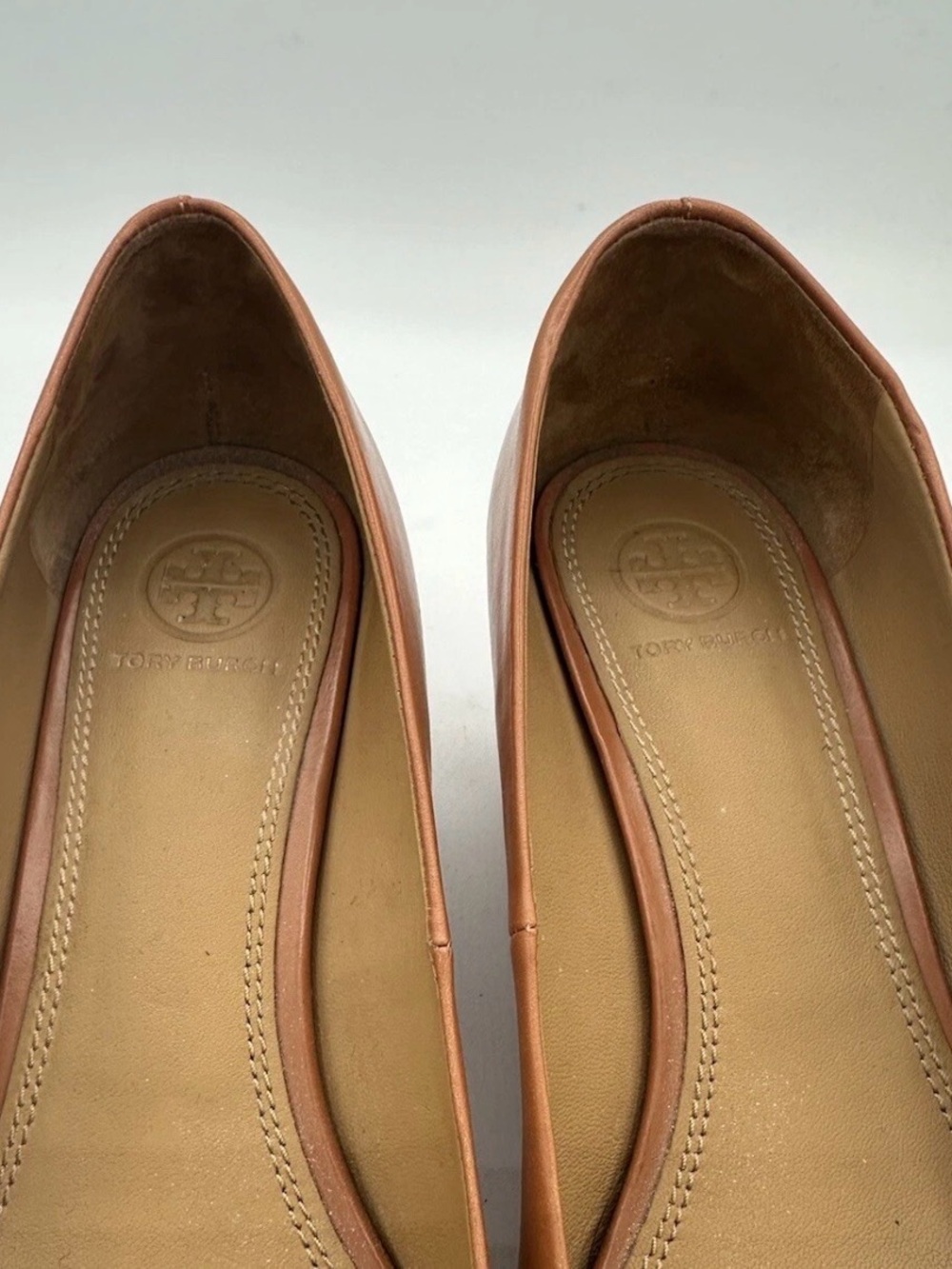 EUC TORY BURCH GIGI MINI WEDGE HEEL! RETAIL $385!!! LOOK AT MY MATCHING FLATS!!! - Picture 5 of 7